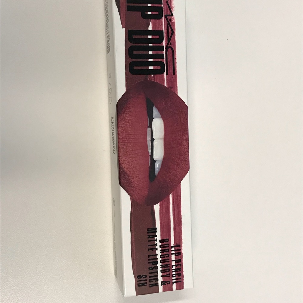MAC Sin/Burgundy lip duo, new in box. Sealed.